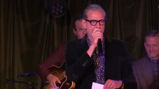 Be a fly on the wall for Jeff Goldblum’s chatty, jazzy cabaret act